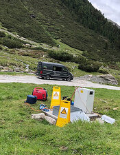 Einsatz im Almgebiet auf der Suche nach dem Kabelfehler